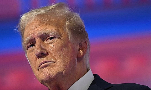 Trump, Çin hariç diğer tüm ülkelere 90 gün boyunca yüzde 10'luk tarife uygulayacak